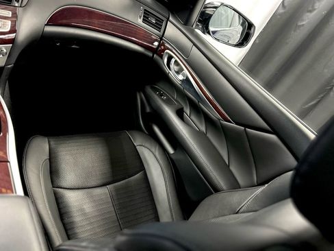 Used 2019 INFINITI Q70 Luxe image 20