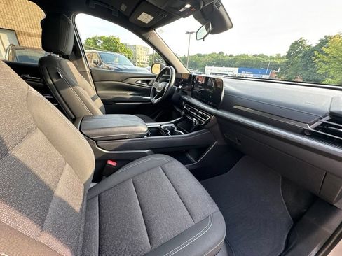 Used 2024 Chevrolet Traverse LT w/ LPO, Floor Liner Package FWD image 21