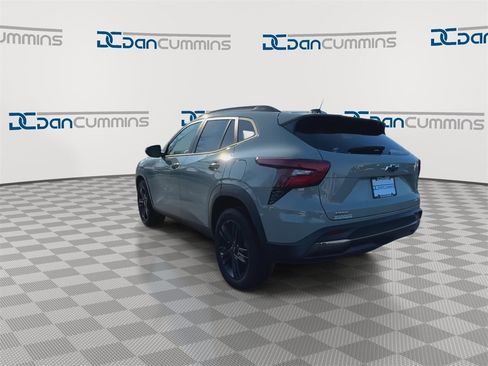 Used 2024 Chevrolet Trax ACTIV w/ Sunroof Package image 7