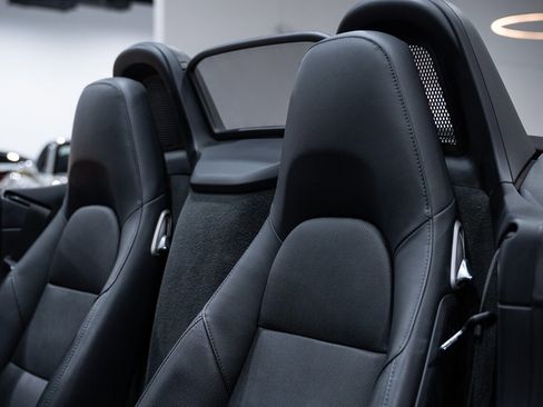 Used 2018 Porsche 718 Boxster S image 23