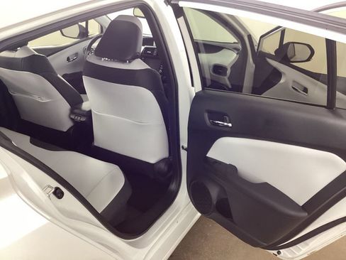 Used 2022 Toyota Prius XLE FWD image 21