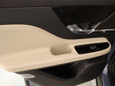 New 2026 Lincoln Corsair Premiere image 17