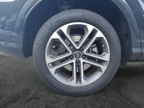 Used 2025 Audi Q5 Premium w/ Convenience Package image 5