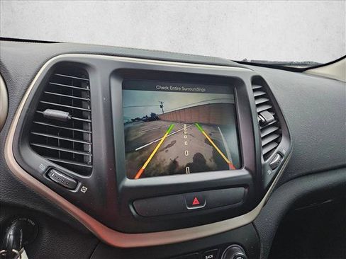 Used 2016 Jeep Cherokee Latitude image 18