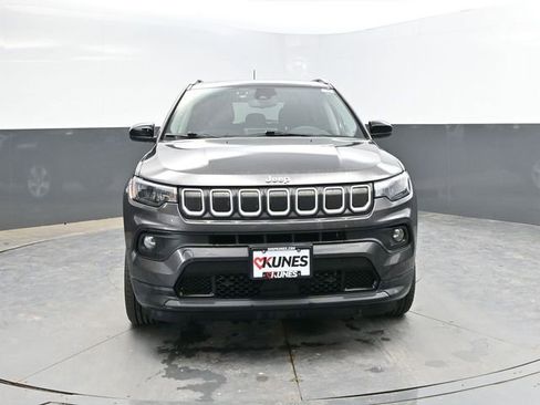 Used 2022 Jeep Compass Latitude AWD/4WD image 2