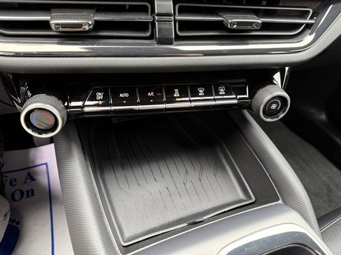 Used 2024 Chevrolet Equinox EV RS image 22