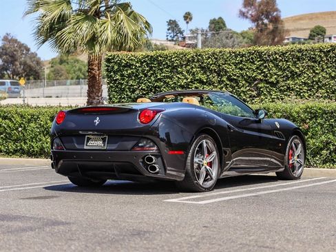 Used 2014 Ferrari California RWD image 7