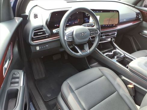 Used 2025 Chevrolet Traverse Z71 w/ Driver Confidence Package AWD/4WD image 9