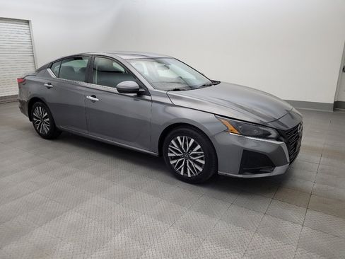 Used 2023 Nissan Altima 2.5 SV FWD image 11