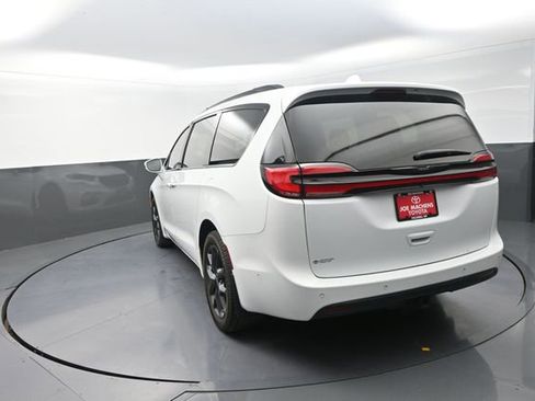 Used 2022 Chrysler Pacifica Limited w/ S Appearance Package AWD/4WD image 53
