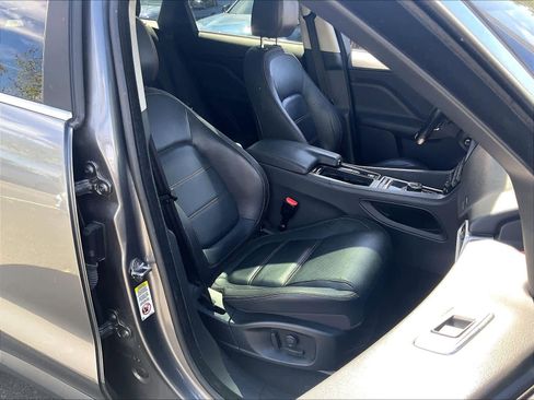 Used 2018 Jaguar F-PACE Prestige image 10