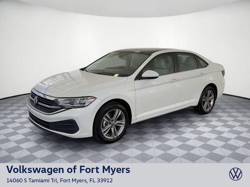 Used 2024 Volkswagen Jetta SE w/ Panoramic Sunroof Package FWD image 1