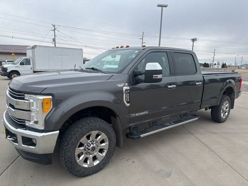 Used 2017 Ford F250 Lariat w/ Chrome Package image 4