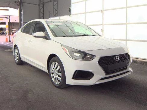 Used 2019 Hyundai Accent SE FWD image 2