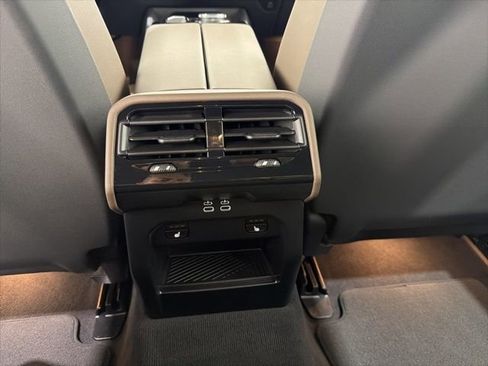 Used 2025 BMW i5 xDrive40 w/ Premium Package image 24