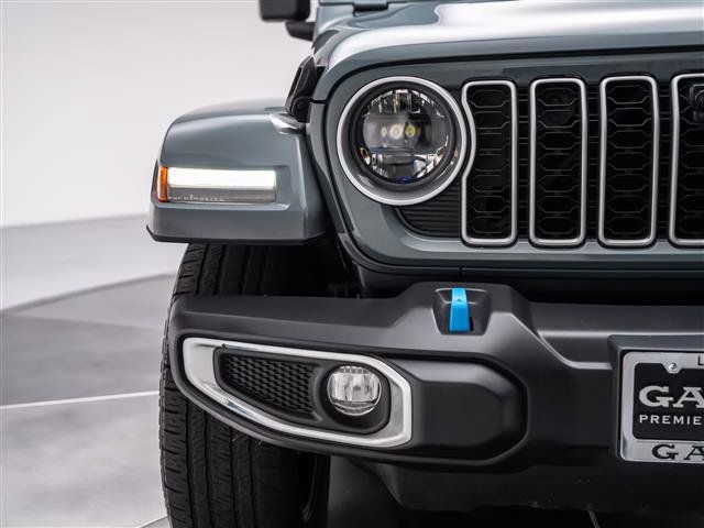 Used 2024 Jeep Wrangler Unlimited Sahara w/ Technology Group AWD/4WD image 9
