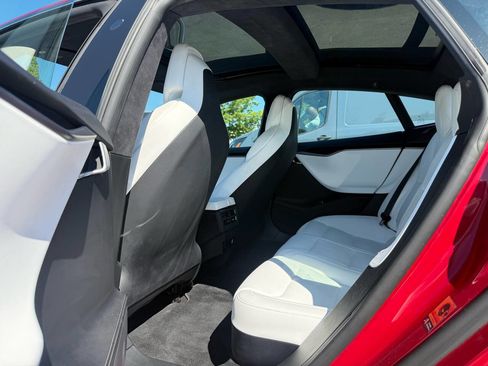 Used 2018 Tesla Model S 100D image 10