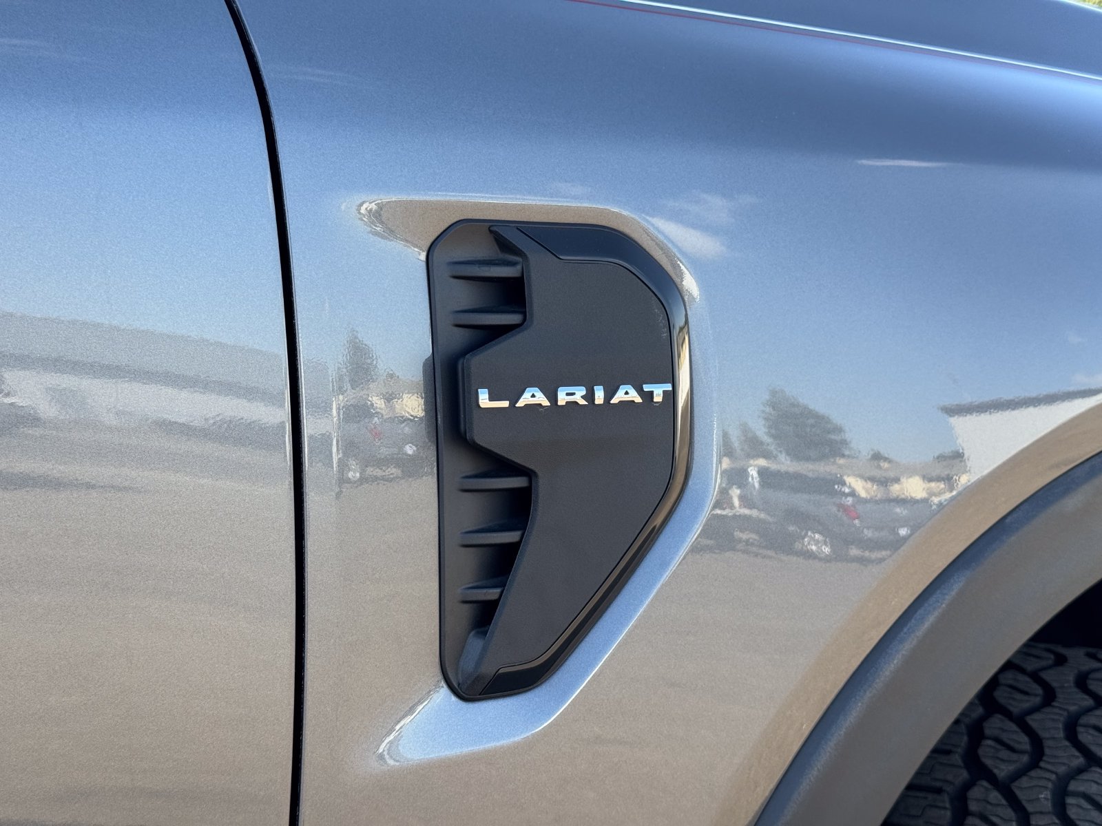 Used 2025 Ford Ranger Lariat w/ FX4 Off-Road Package AWD/4WD image 3
