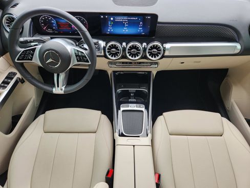 Used 2025 Mercedes-Benz GLB 250 image 25