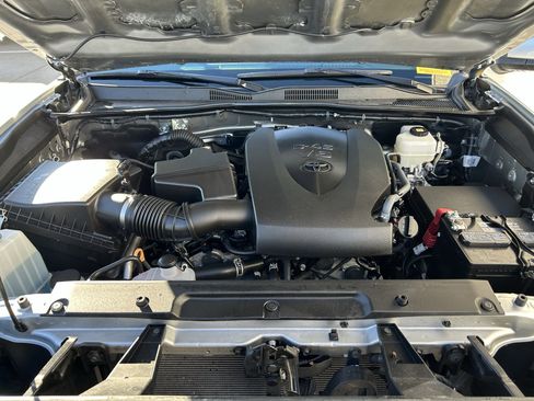 Certified 2023 Toyota Tacoma TRD Off-Road image 13