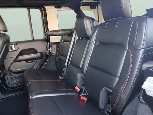 Used 2022 Jeep Wrangler Unlimited Rubicon w/ LED Lighting Group AWD/4WD image 25