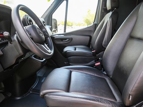 Used 2024 Mercedes-Benz Sprinter 2500 image 18