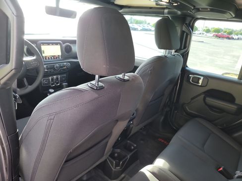 Used 2023 Jeep Gladiator Sport AWD/4WD image 13