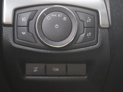 Used 2018 Ford Explorer XLT w/ Equipment Group 202A FWD image 13