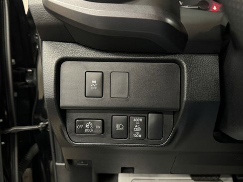 Used 2023 Toyota Tacoma TRD Off-Road w/ Technology Package AWD/4WD image 32