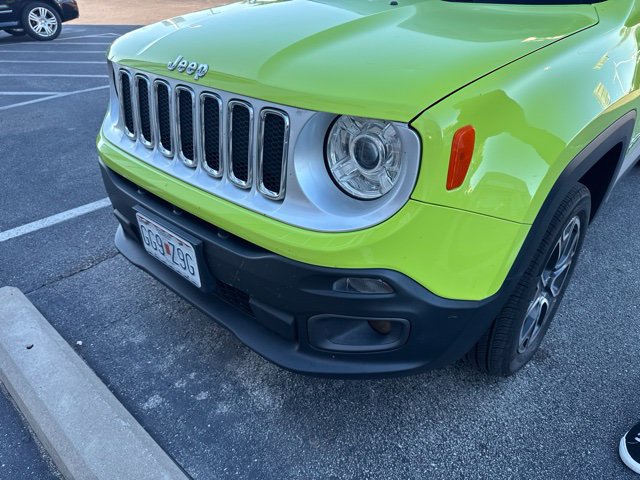 Used 2018 Jeep Renegade Limited w/ Advanced Technology Group AWD/4WD image 3