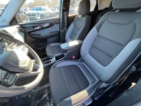 Used 2025 Chevrolet TrailBlazer LT image 30