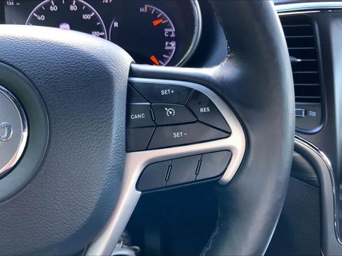 Used 2020 Jeep Grand Cherokee Laredo AWD/4WD image 25