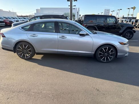 Used 2024 Honda Accord Touring image 9