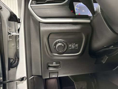 Used 2024 Jeep Grand Cherokee Altitude image 18