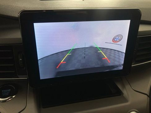 Used 2022 Ford Explorer XLT w/ Equipment Group 202A image 5