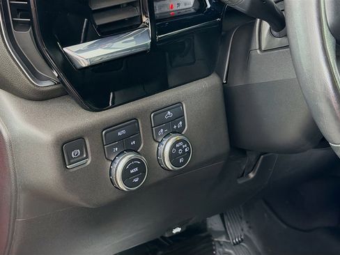 Used 2022 GMC Sierra 1500 Elevation w/ LPO, Elevation Black Package image 11