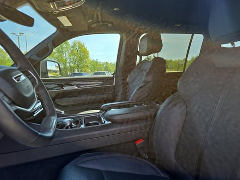 Used 2022 Jeep Wagoneer Series II RWD image 25