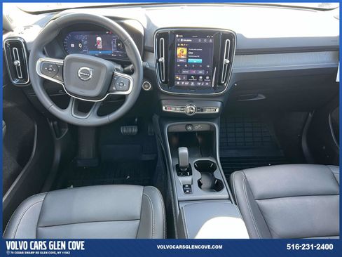 Used 2026 Volvo XC40 B5 Core w/ Climate Package image 12