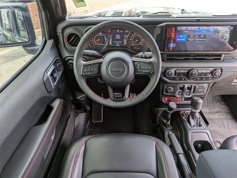 Used 2024 Jeep Wrangler Rubicon image 25