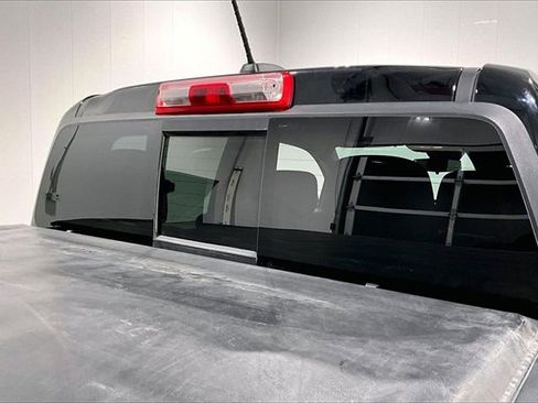 Used 2023 Chevrolet Colorado Trail Boss w/ Technology Package image 40