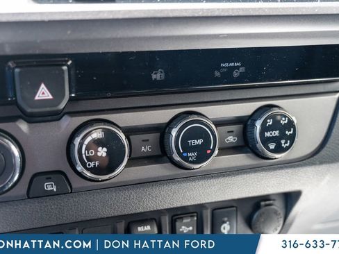 Used 2018 Toyota Tacoma TRD Sport AWD/4WD image 10