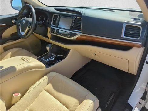 Used 2019 Toyota Highlander Limited image 28