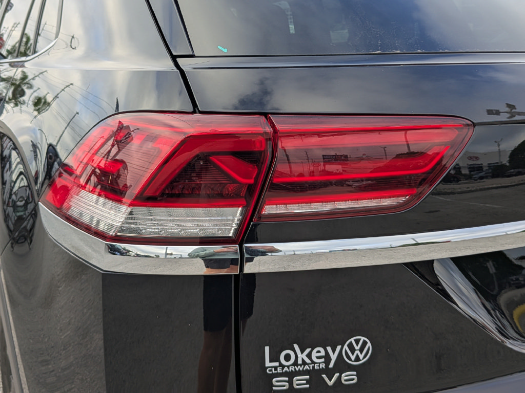 Used 2023 Volkswagen Atlas Cross Sport SE w/ Panoramic Sunroof Package FWD image 8