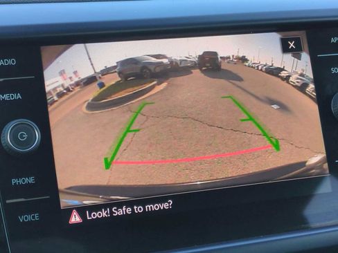 Used 2024 Volkswagen Taos SE image 14