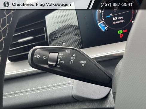 New 2025 Volkswagen Tiguan SE image 36