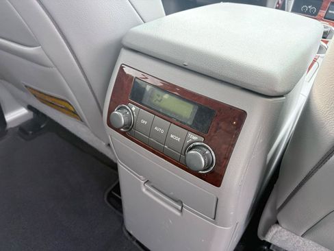 Used 2013 Toyota Highlander Limited AWD/4WD image 20