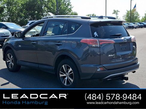 Used 2017 Toyota RAV4 XLE AWD/4WD image 4