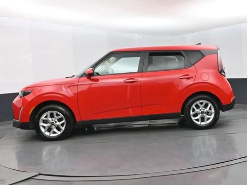 Used 2024 Kia Soul LX w/ Option Group 015 FWD image 4