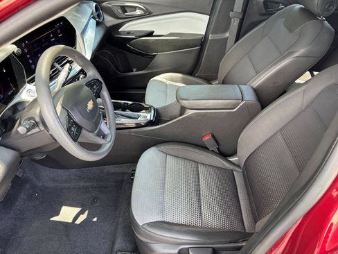 Used 2025 Chevrolet Trax LT FWD image 28