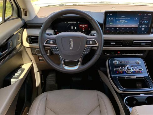 Used 2022 Lincoln Nautilus Reserve FWD image 6